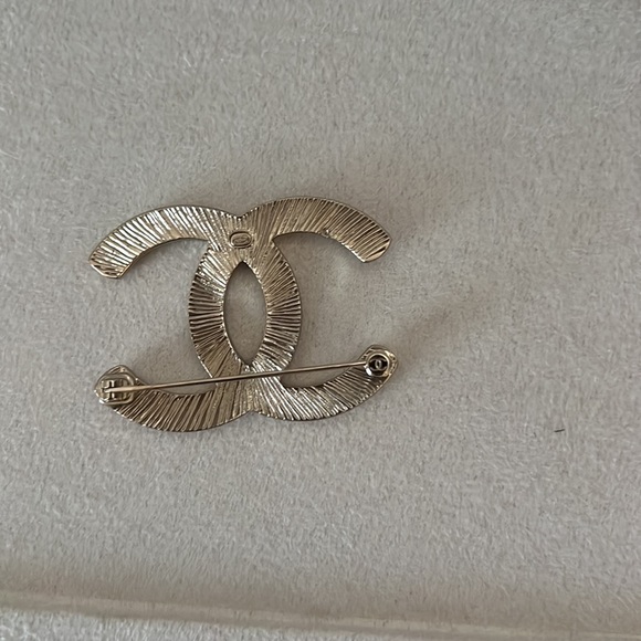 Chanel CC Pin and Brooch - Picture 5 of 6